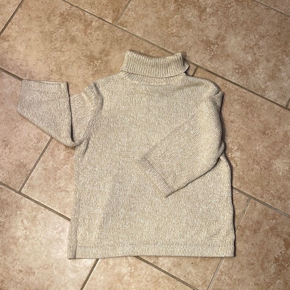 Turtle neck sweater 